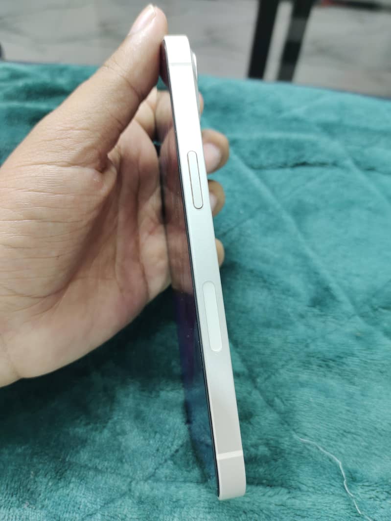 Apple iPhone 13 4
