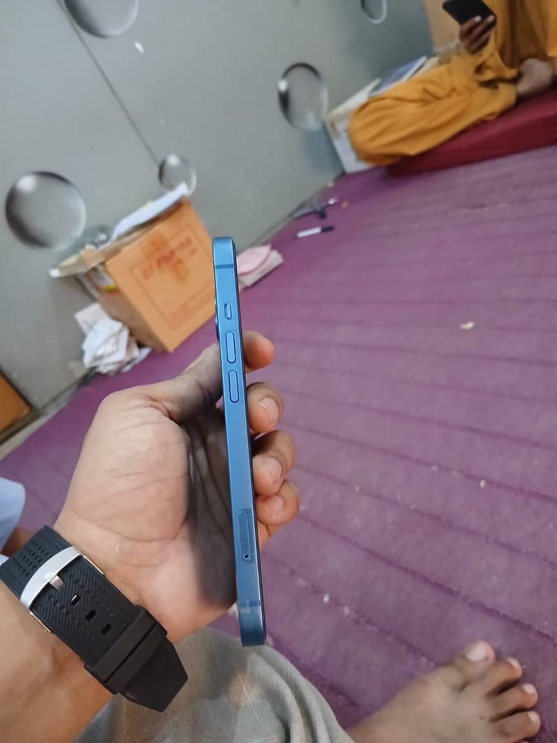 Apple iPhone 13 4