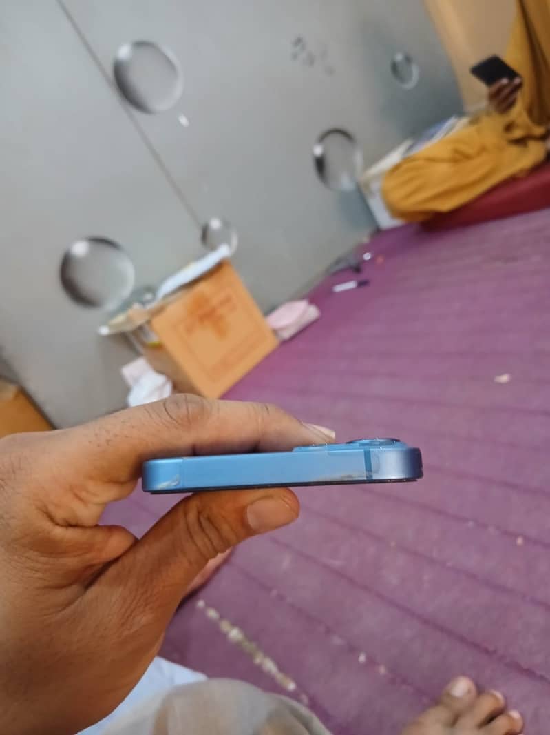 Apple iPhone 13 5