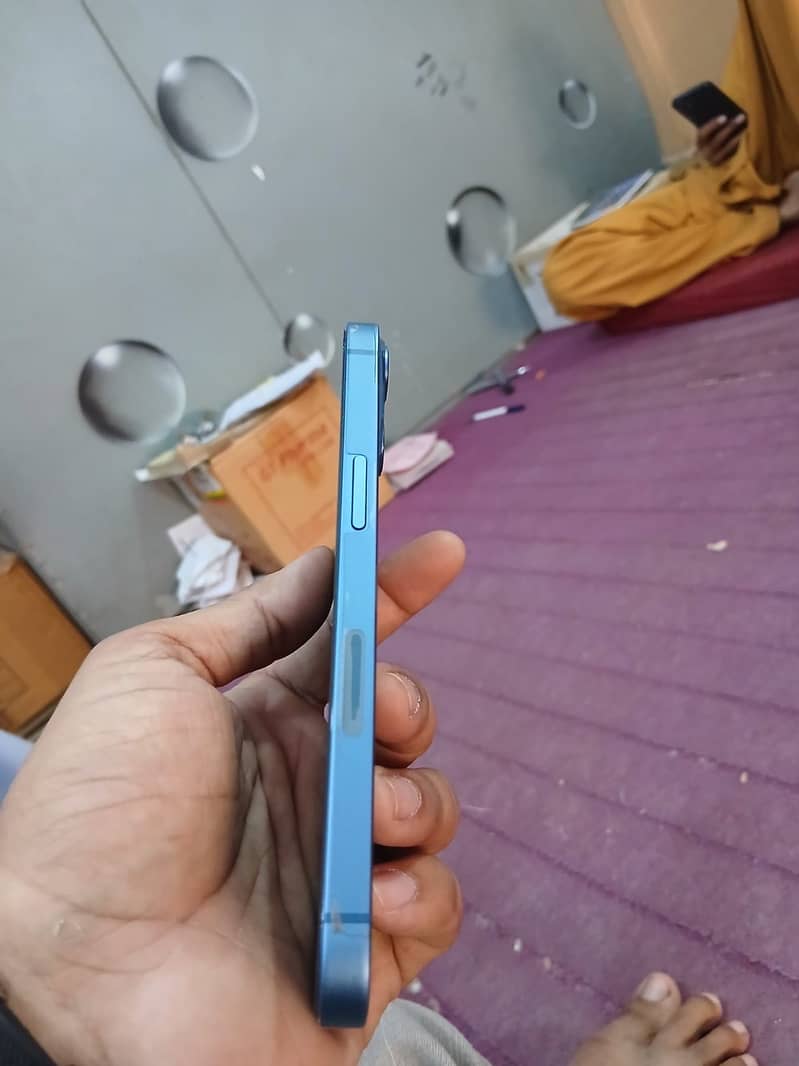 Apple iPhone 13 6