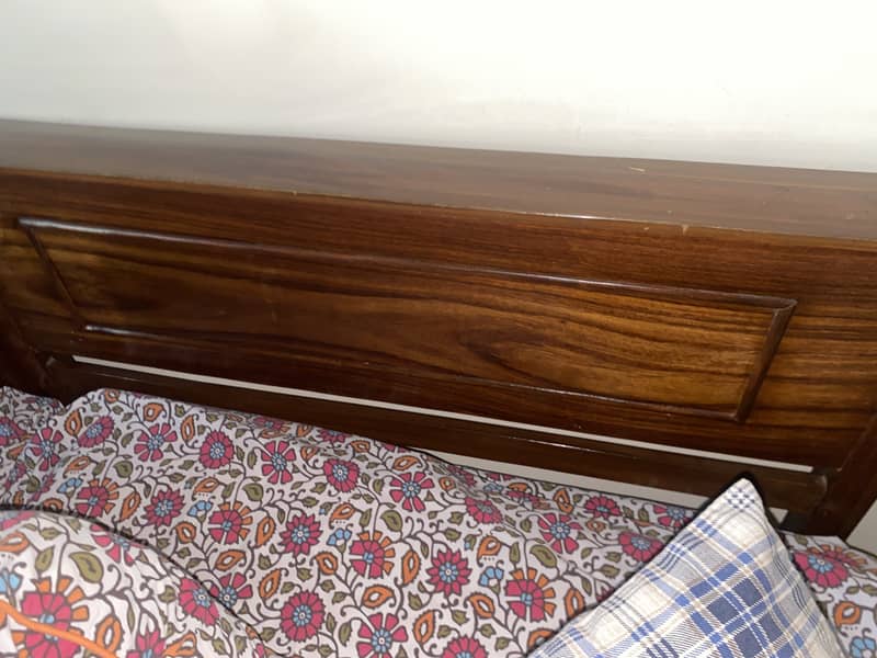 2 single beds without side tables 6