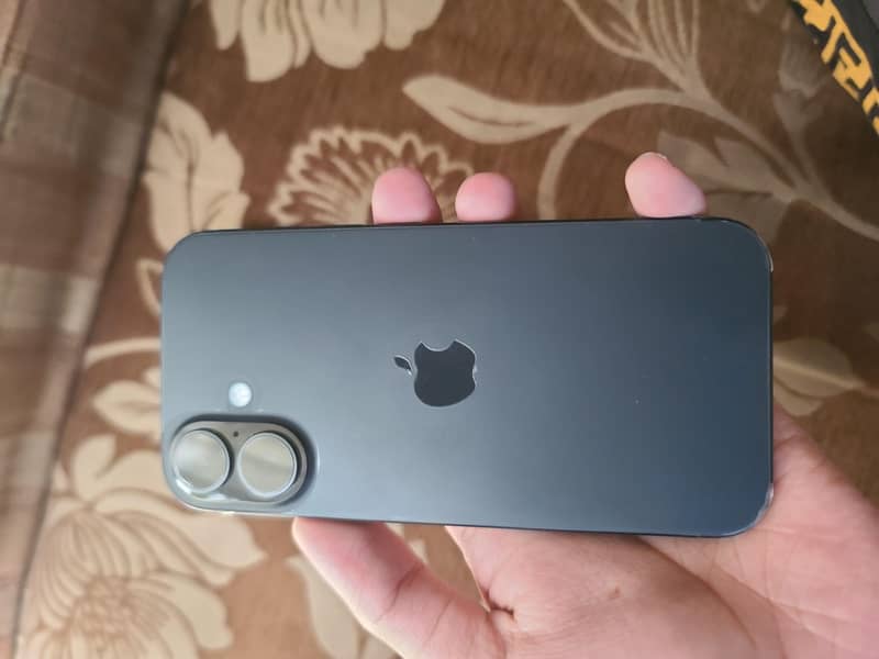 Apple iPhone 16 1