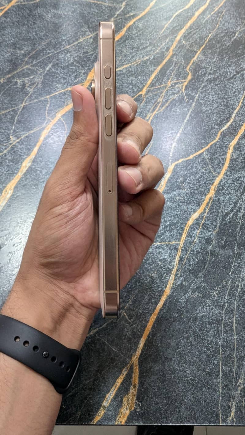 Apple iPhone 16 Pro Max 0