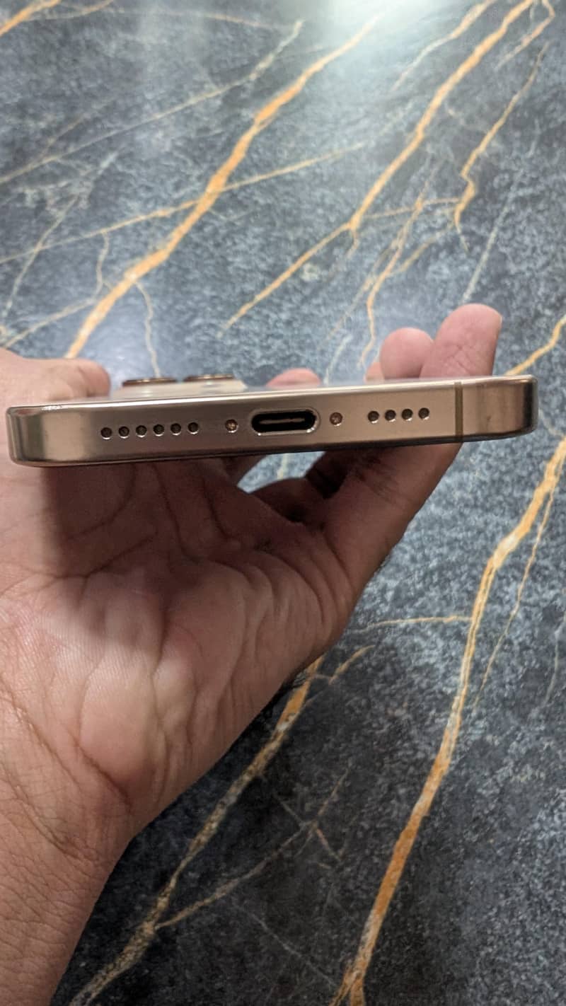 Apple iPhone 16 Pro Max 2