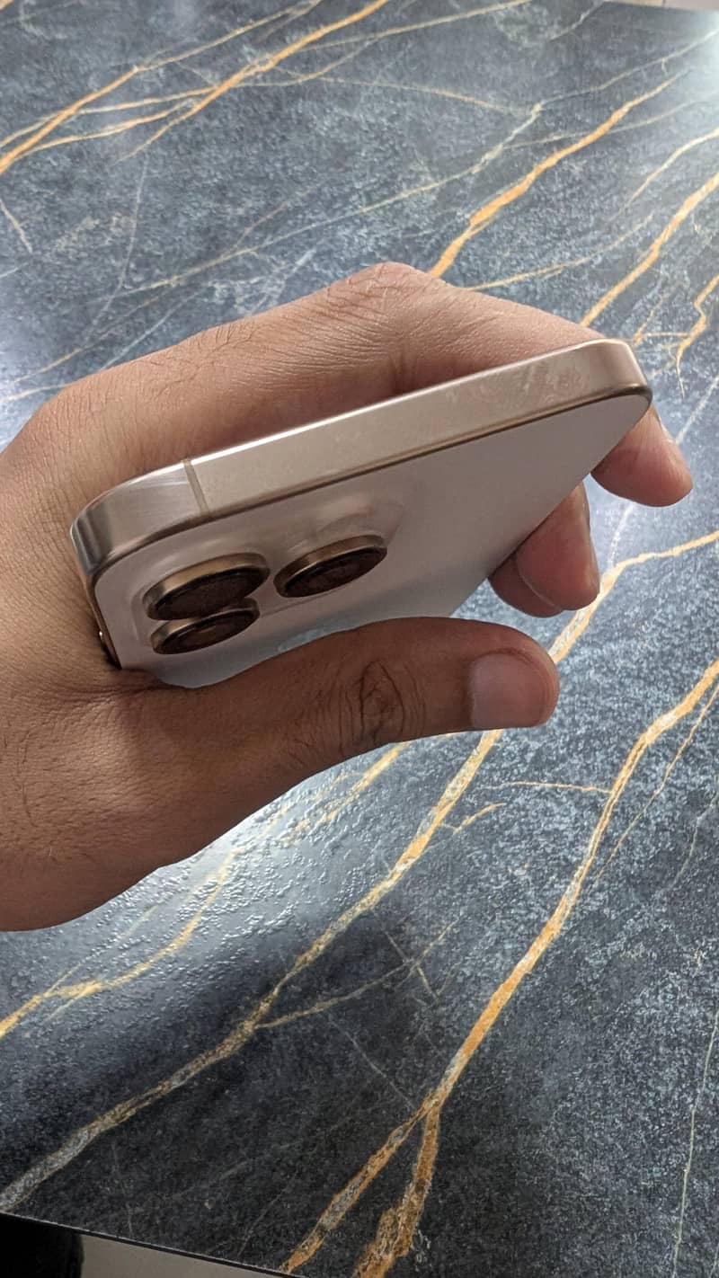 Apple iPhone 16 Pro Max 3
