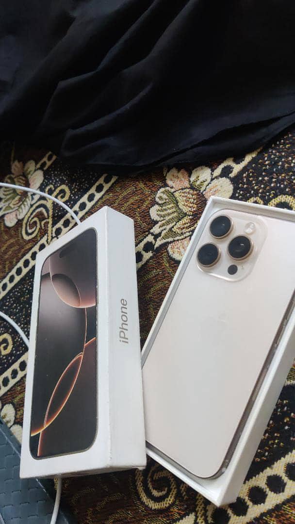 Apple iPhone 16 Pro 0