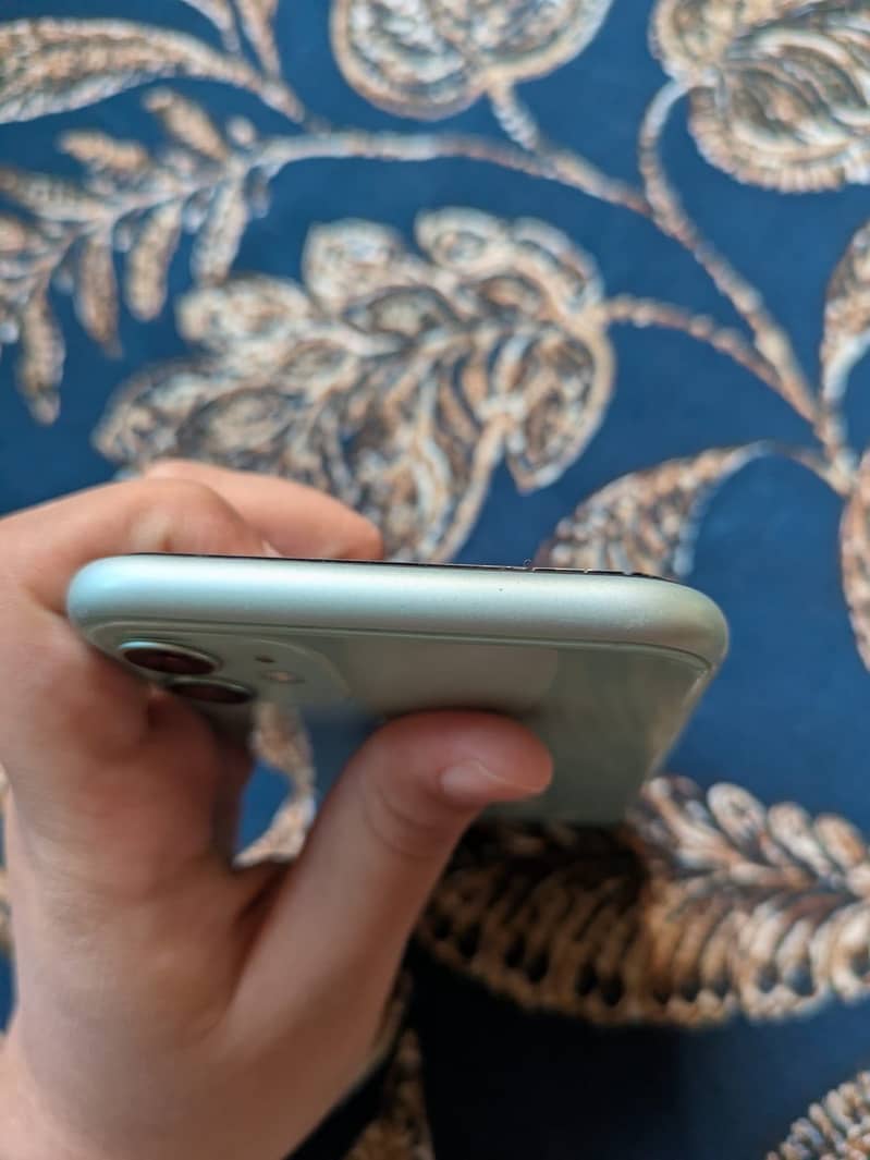 Apple iPhone 11 3