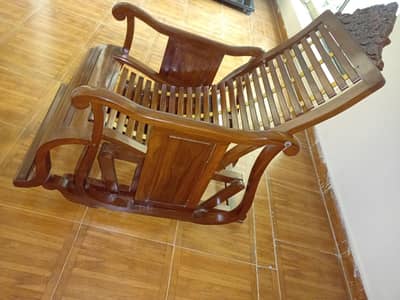 beautifool rocking chare is for sale urgent