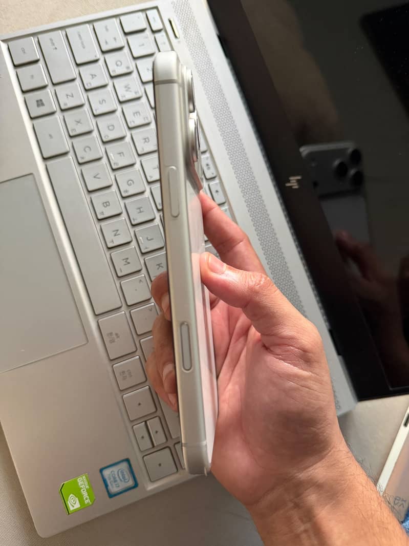 Apple iPhone 17 Pro Max 0