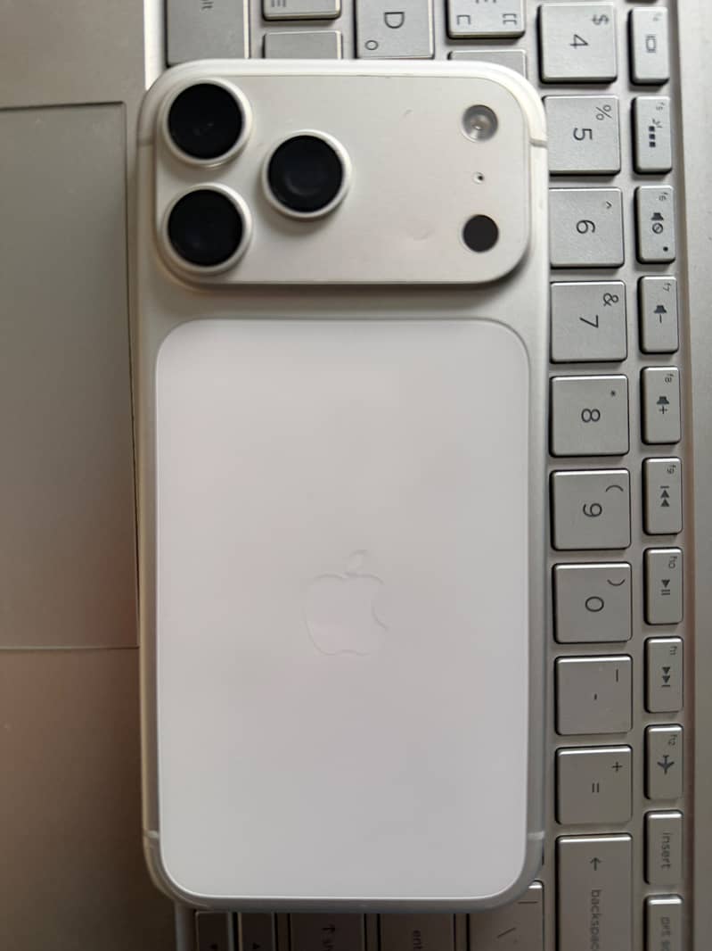Apple iPhone 17 Pro Max 2