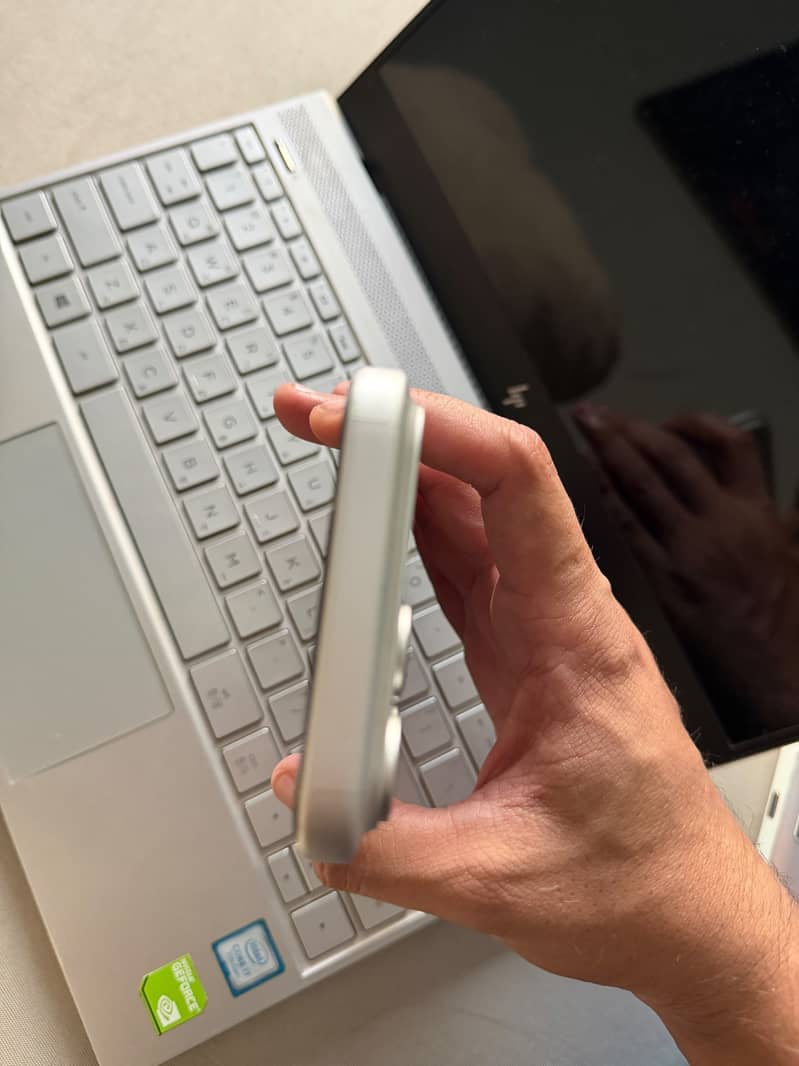 Apple iPhone 17 Pro Max 4