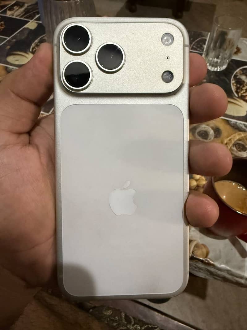 Apple iPhone 17 Pro Max 0