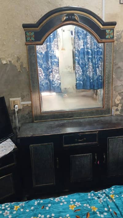 dressing table with big mirror urgent sale faisalabad