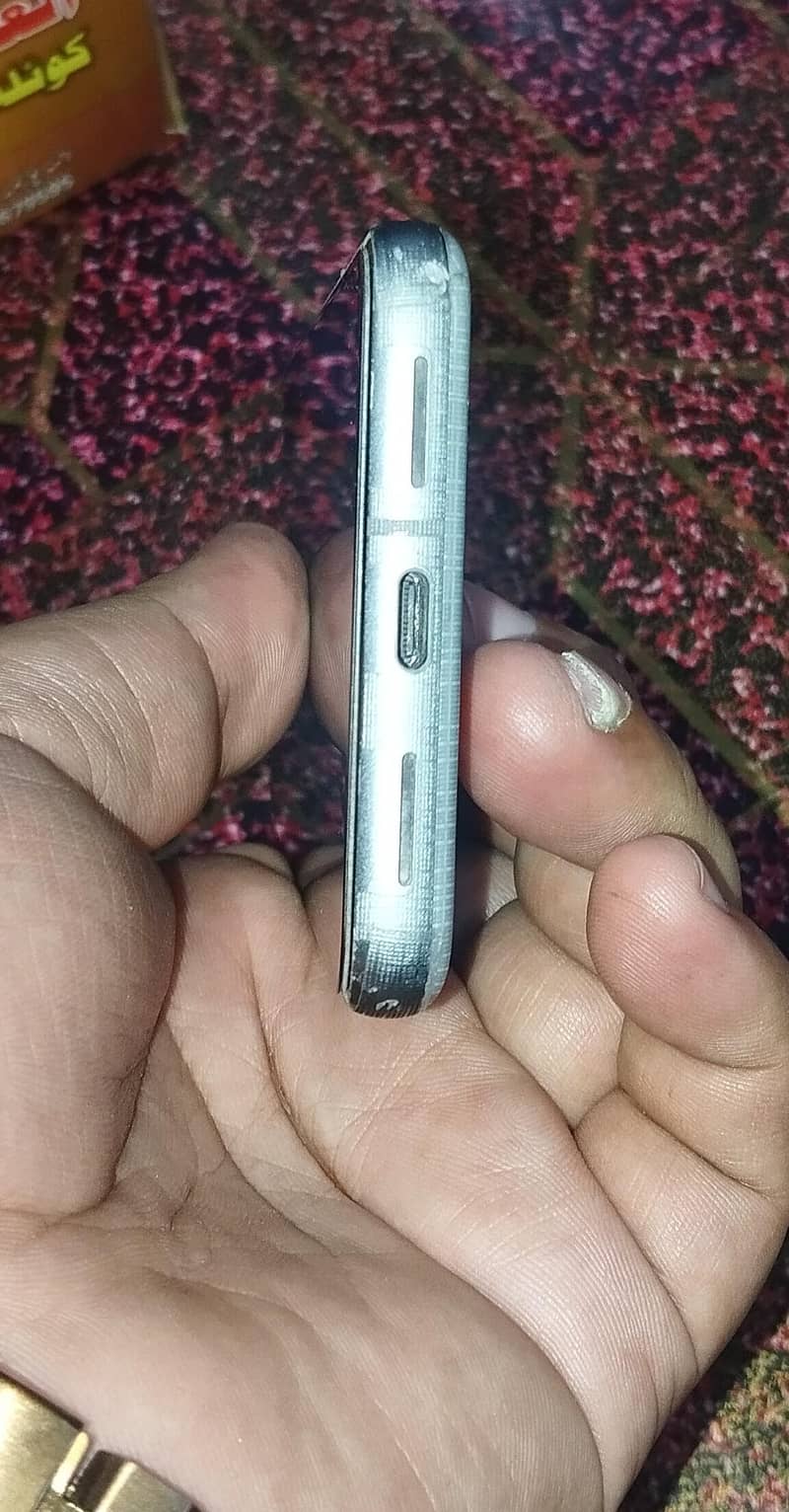 Google Pixel 8 4