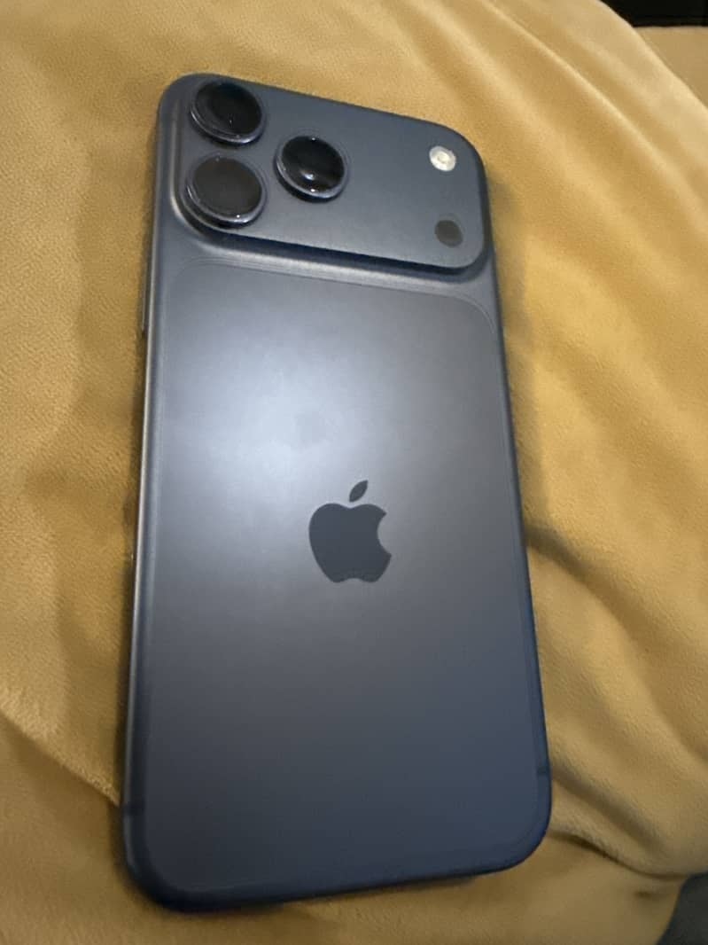 Apple iPhone 17 Pro Max 2