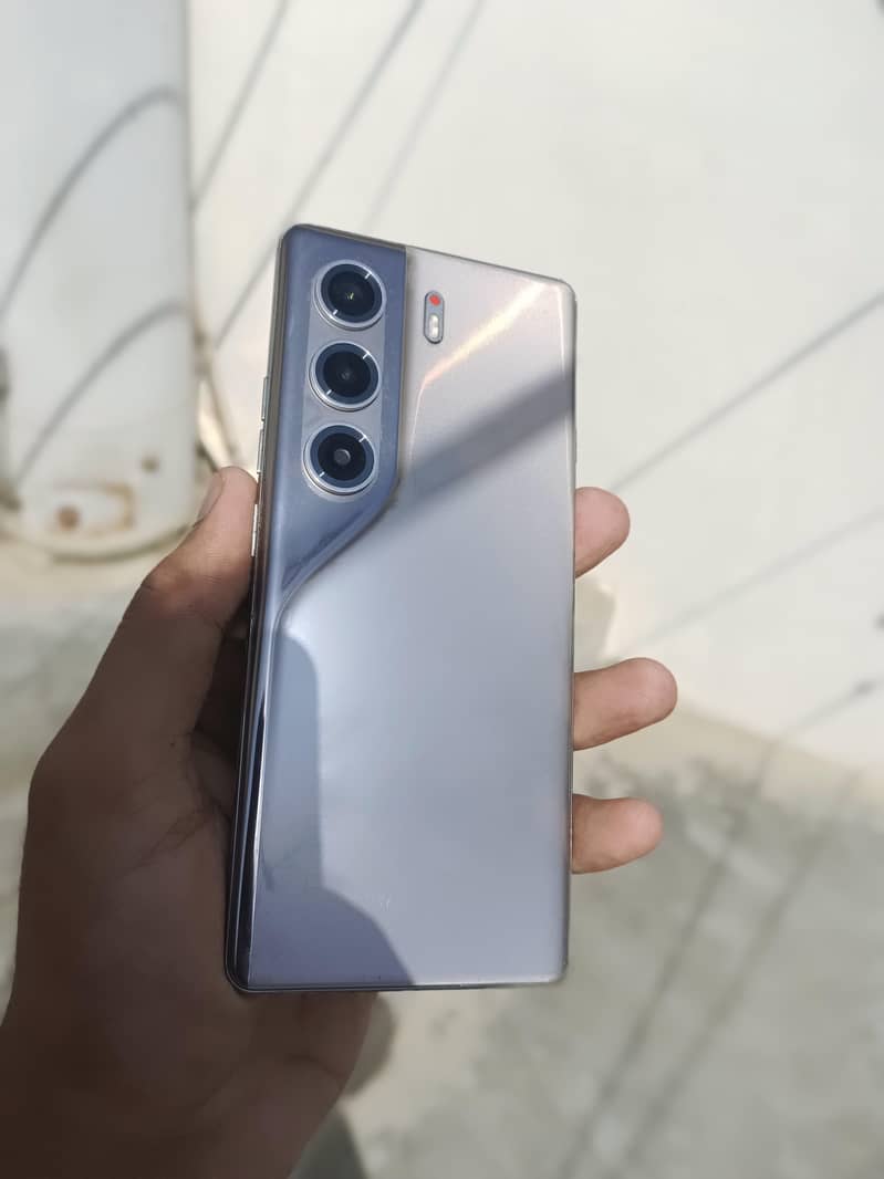 Tecno CAMON 40 Pro 1