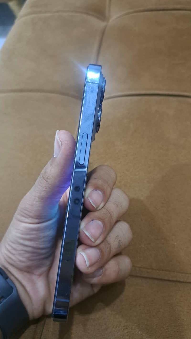 Apple iPhone 13 Pro 2
