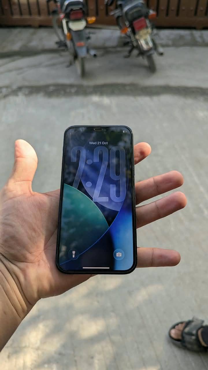 Apple iPhone 12 1