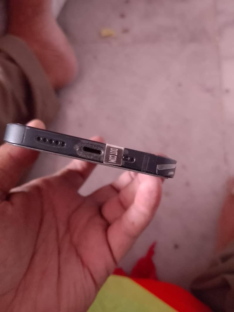 Apple iPhone 14 3