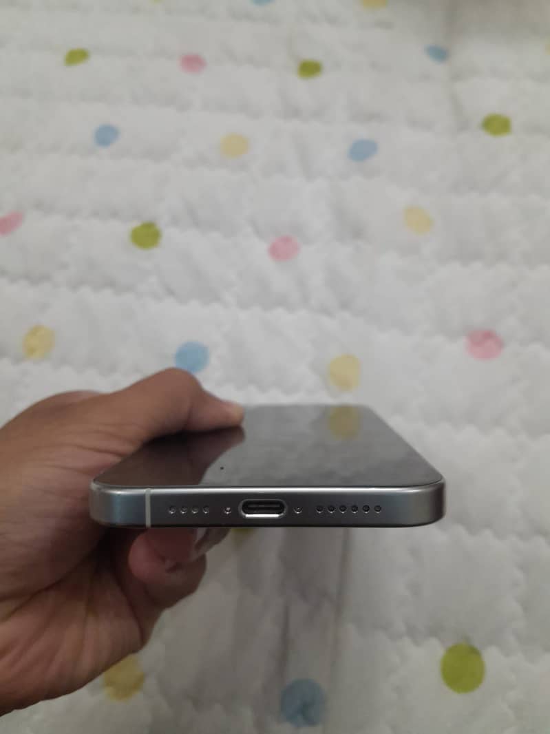 Apple iPhone 15 Pro Max 0