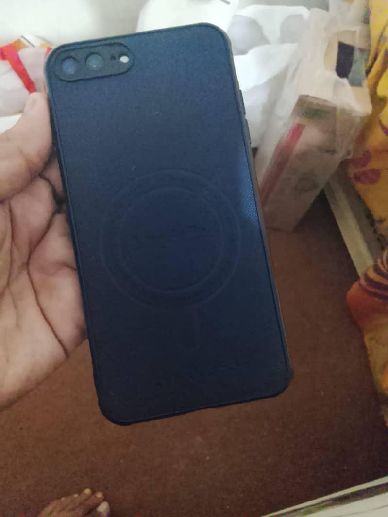 Apple iPhone 8 Plus 1