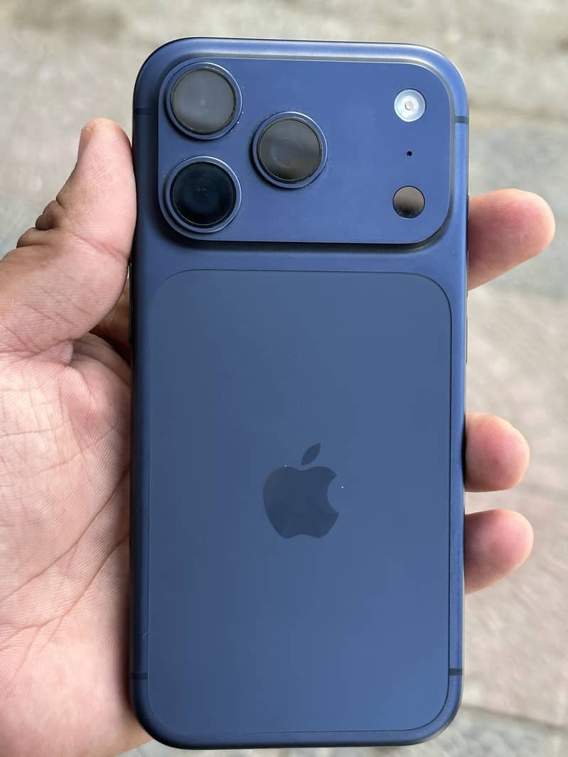 Apple iPhone 17 Pro i cloud 3