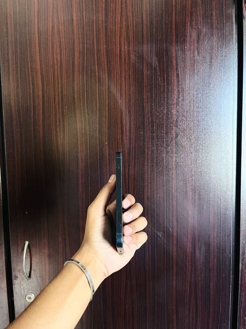 Apple iPhone 13 4