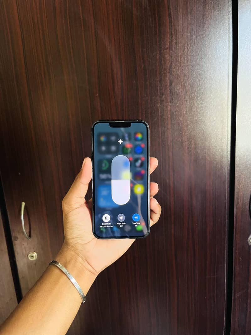 Apple iPhone 13 6