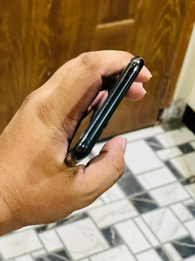 Apple iPhone 11 Pro Max 6