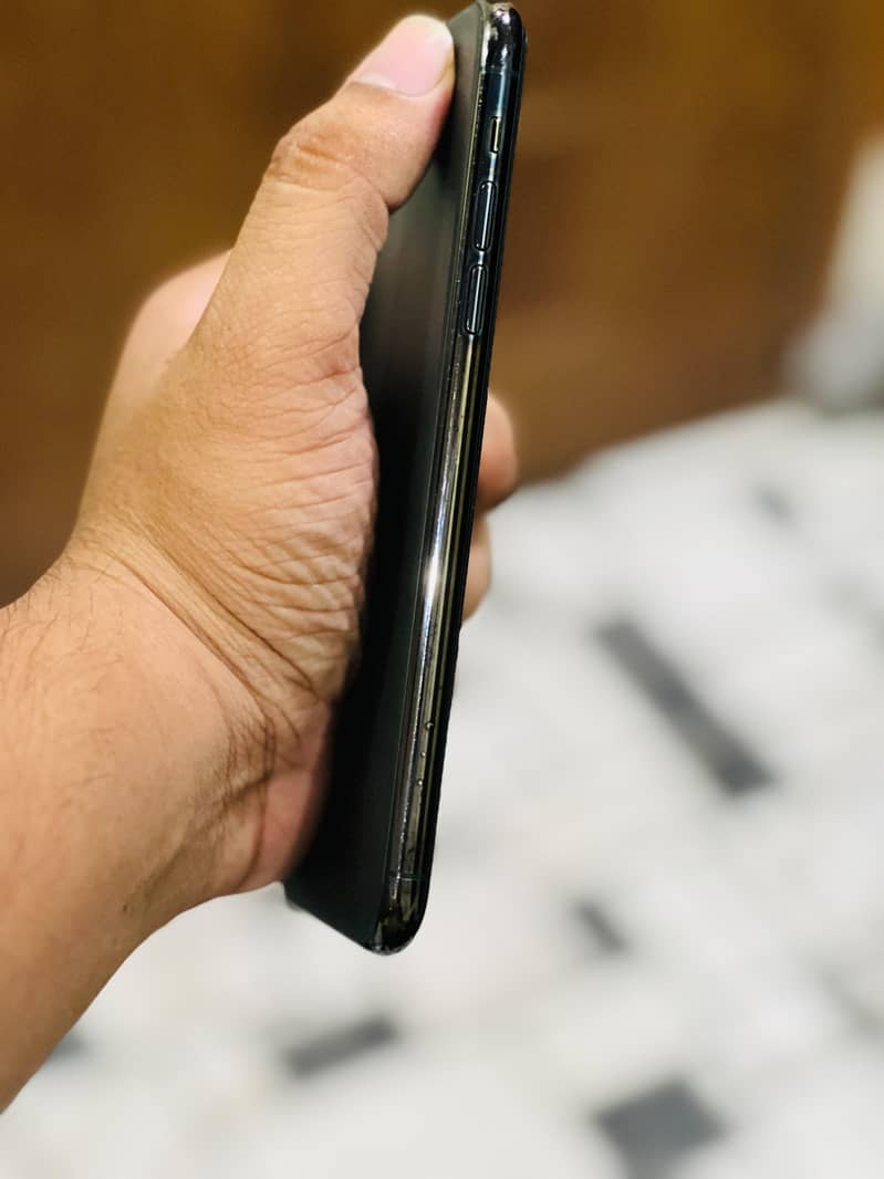 Apple iPhone 11 Pro Max 7