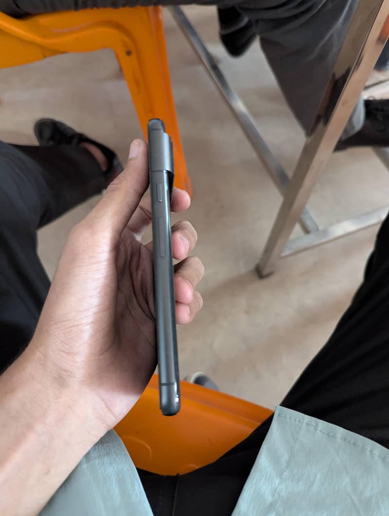 Google Pixel 8 4