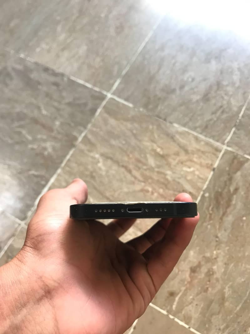 Apple iPhone 12 6