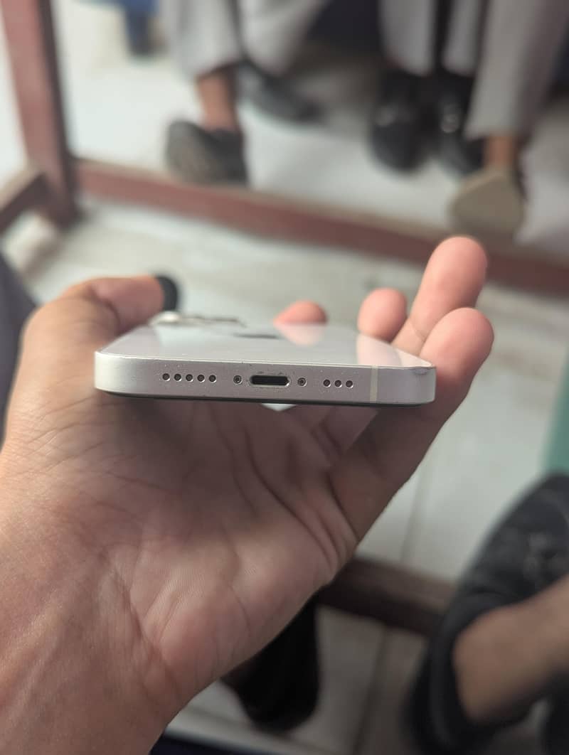 Apple iPhone 13 2