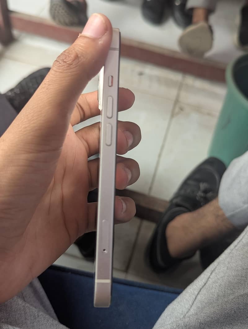 Apple iPhone 13 3