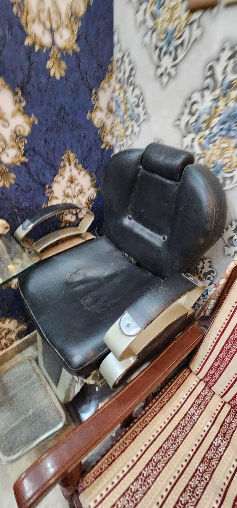 Saloon seaters 1