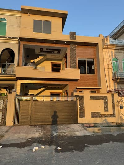 Luxury Owner-Built Full Double-Story House for Sale | Premium Block | Near Arcade Mall & Main Market | Fully Developed Area | All Facilities | Investor Price | Urgent Sale
