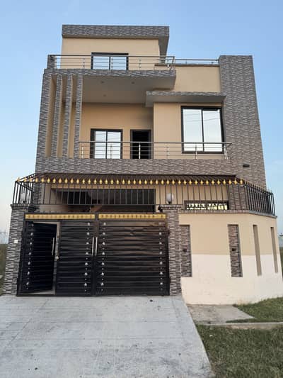 Luxury Owner-Built Full Double-Story House for Sale | Premium Block | Near Arcade Mall & Main Market | Fully Developed Area | All Facilities | Investor Price | Urgent Sale