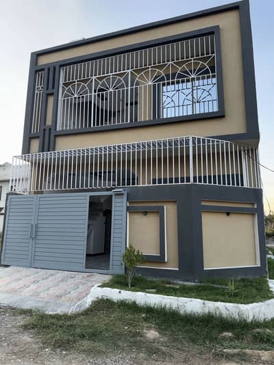 Luxury Owner-Built House for Sale | J Premium Block | Near Arcade Mall & Main Market | Fully Developed Area | All Facilities | Investor Price | Urgent Sale