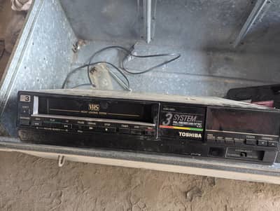 Toshiba VHS VCR Player/Recorder – Vintage – Condition 9/10