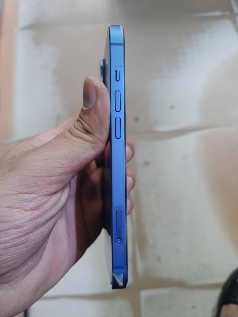 Apple iPhone 13 2