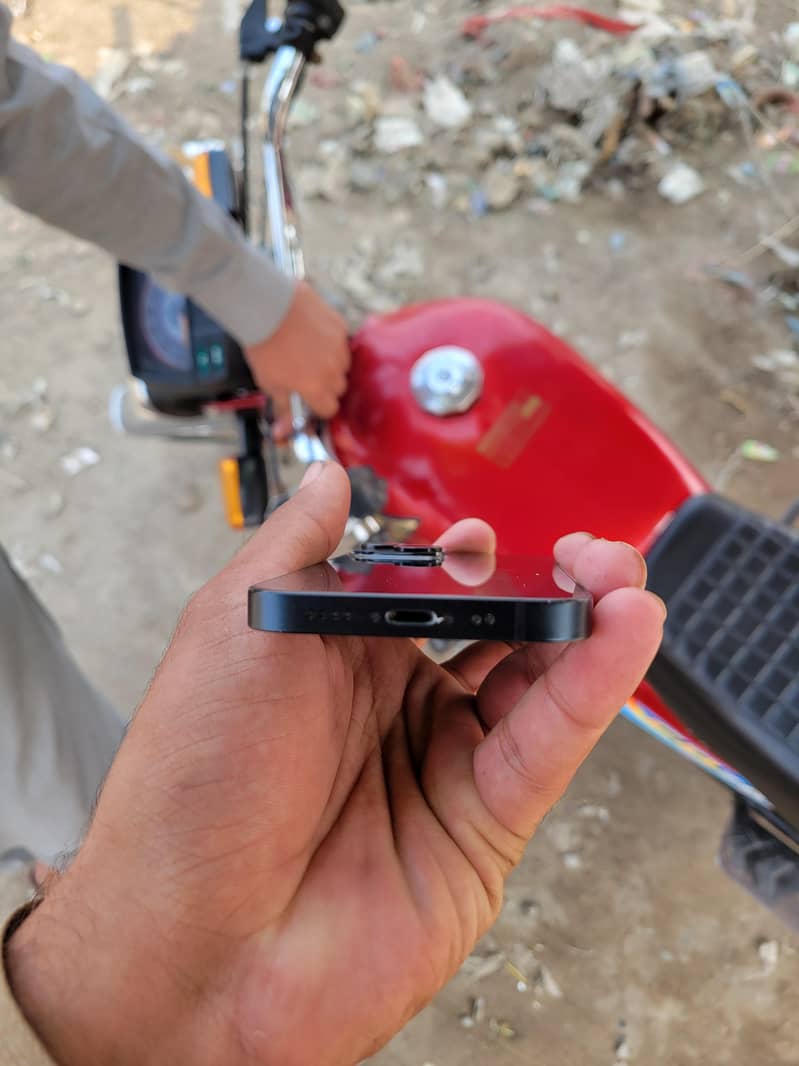 Apple iPhone 13 mini 4
