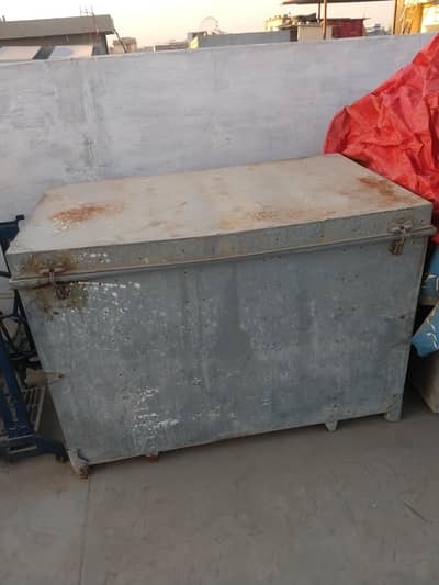 petti / Iron Storage Box