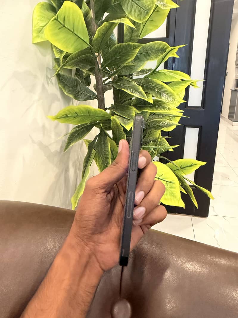 Apple iPhone 15 JV 4