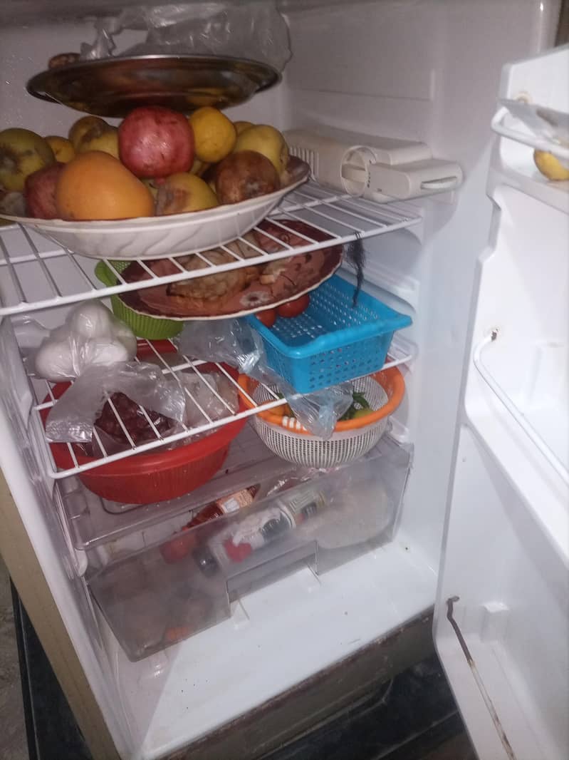 Dowlance Refrigerator 0