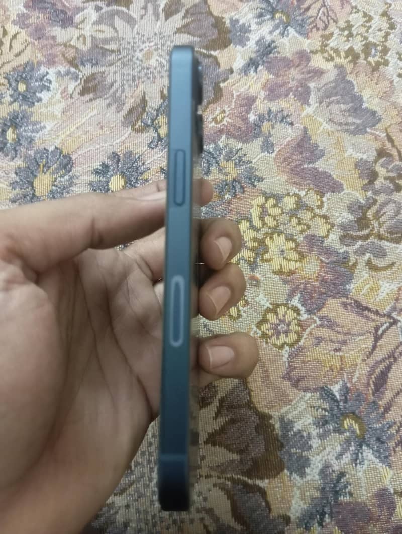Apple iPhone 13 1
