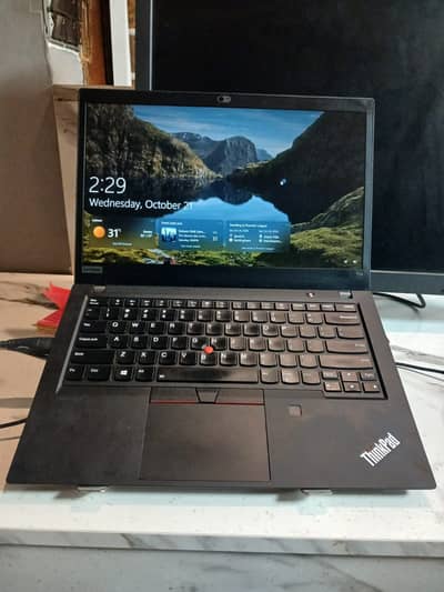 Lenovo ThinkPad T14 (AMD Ryzen 7 PRO / 16GB / 256GB SSD) + Free