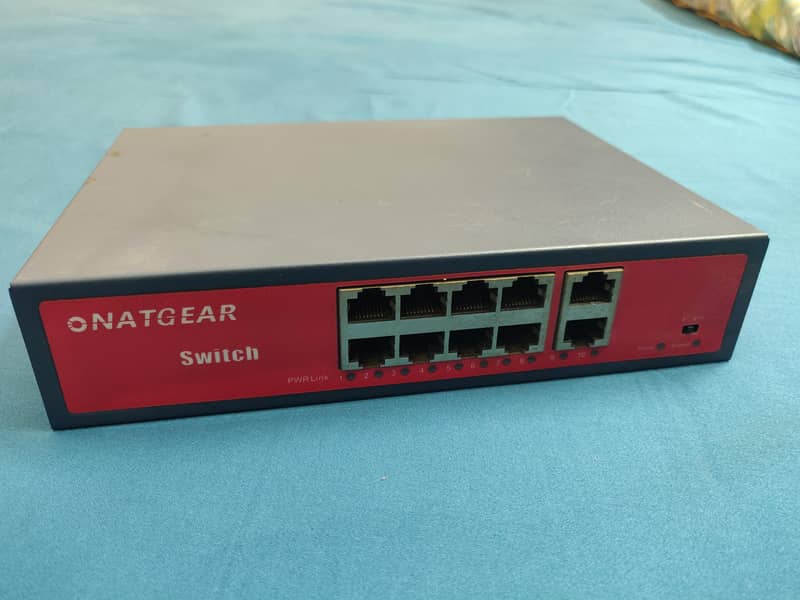ONATGEAR LAN SWITCH 8