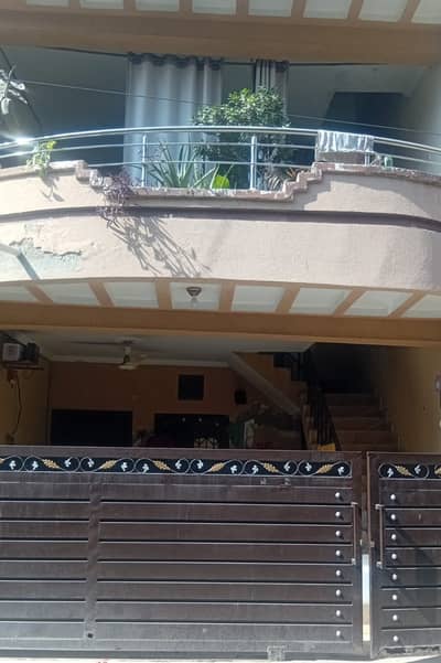 Portion on 1st Floor is available For Rent in Lane 4 Peshawar Road