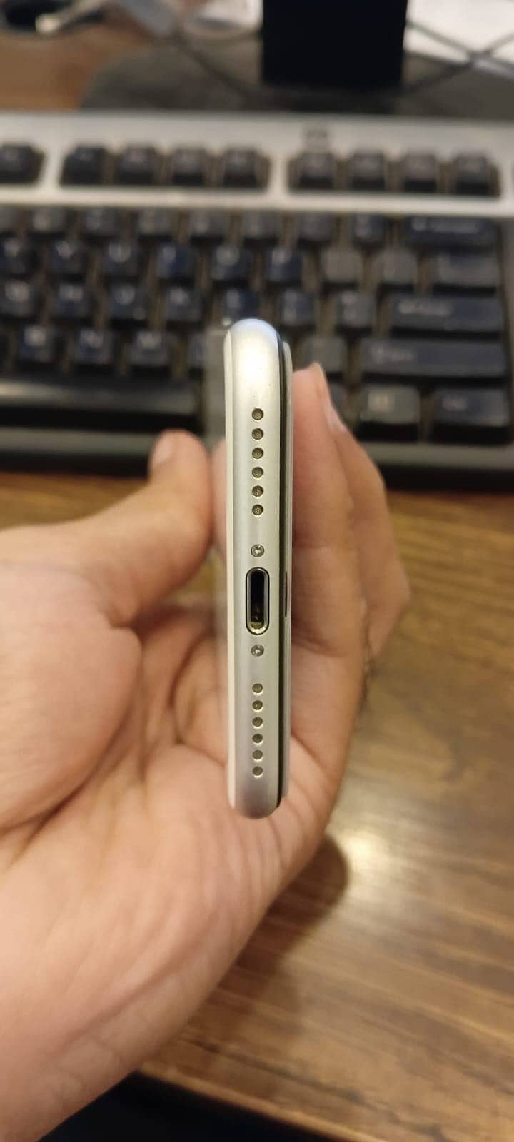 Apple iPhone SE 2020 4