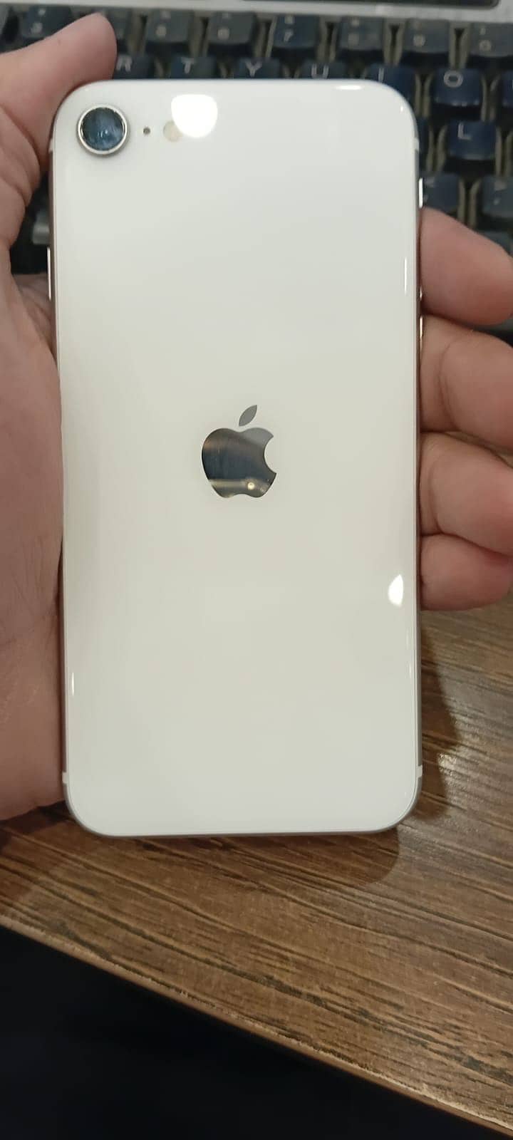 Apple iPhone SE 2020 6